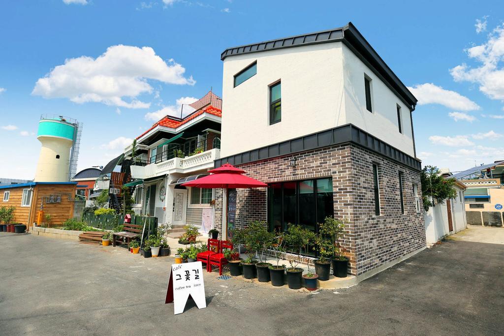 The Flower Road Guesthouse スンチョン エクステリア 写真